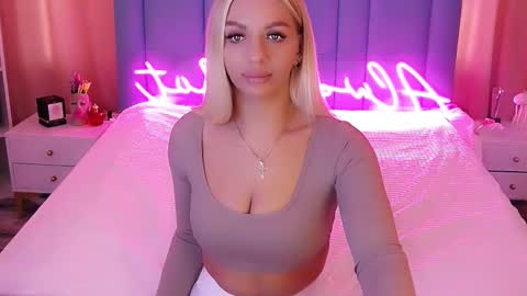 Snapshot of allwayshottt chatting on 17, 2, 2025 AlwaysHot online show from 17, 2, 2025