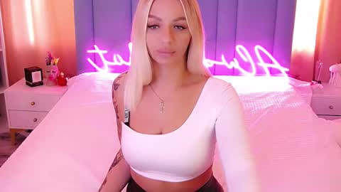 Snapshot of allwayshottt chatting on 17, 2, 2025 AlwaysHot online show from 17, 2, 2025