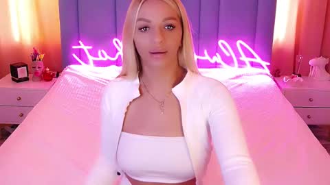 Snapshot of allwayshottt chatting on 4, 3, 2025 AlwaysHot online show from 4, 3, 2025