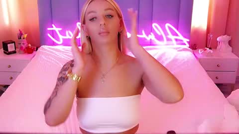 Snapshot of allwayshottt chatting on 4, 3, 2025 AlwaysHot online show from 4, 3, 2025