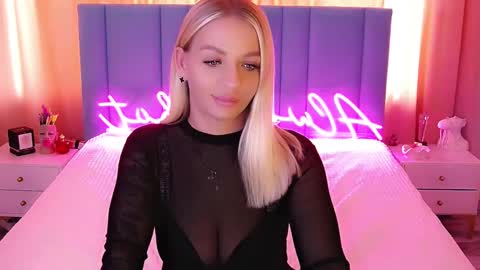 Snapshot of allwayshottt chatting on 5, 3, 2025 AlwaysHot online show from 5, 3, 2025