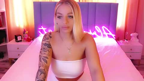 Snapshot of allwayshottt chatting on 6, 3, 2025 AlwaysHot online show from 6, 3, 2025