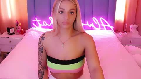 Snapshot of allwayshottt chatting on 8, 3, 2025 AlwaysHot online show from 8, 3, 2025