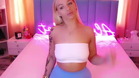 Snapshot of allwayshottt chatting on 11, 3, 2025 AlwaysHot online show from 11, 3, 2025