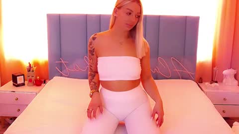 Snapshot of allwayshottt chatting on 12, 3, 2025 AlwaysHot online show from 12, 3, 2025