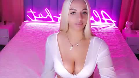 Snapshot of allwayshottt chatting on 12, 9, 2025 AlwaysHot online show from 12, 9, 2025