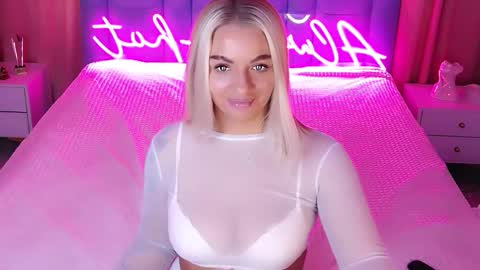 Snapshot of allwayshottt chatting on 4, 10, 2025 AlwaysHot online show from 4, 10, 2025