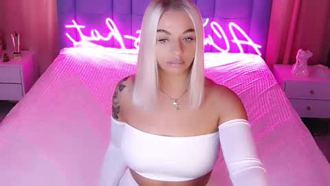 Snapshot of allwayshottt chatting on 5, 10, 2025 AlwaysHot online show from 5, 10, 2025