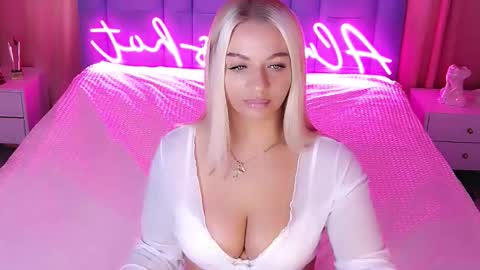 Snapshot of allwayshottt chatting on 10, 10, 2025 AlwaysHot online show from 10, 10, 2025