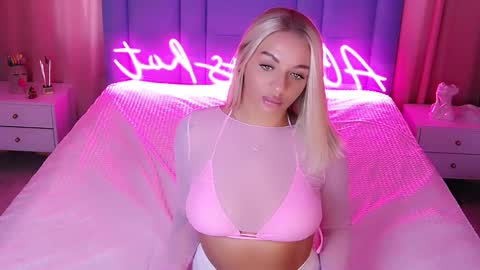 Snapshot of allwayshottt chatting on 11, 10, 2025 AlwaysHot online show from 11, 10, 2025