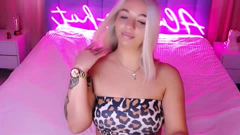 Snapshot of allwayshottt chatting on 18, 10, 2025 AlwaysHot online show from 18, 10, 2025