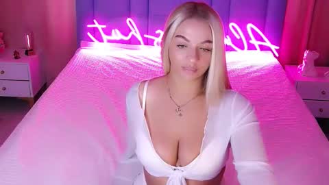 Snapshot of allwayshottt chatting on 31, 10, 2025 AlwaysHot online show from 31, 10, 2025