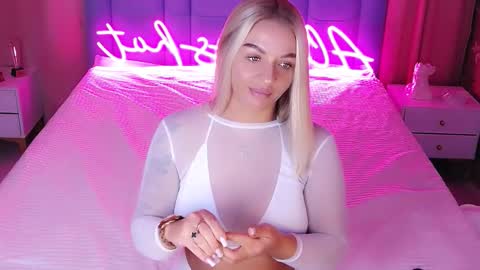 Snapshot of allwayshottt chatting on 3, 11, 2025 AlwaysHot online show from 3, 11, 2025