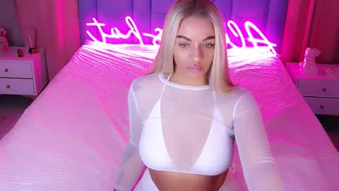 Snapshot of allwayshottt chatting on 4, 11, 2025 AlwaysHot online show from 4, 11, 2025