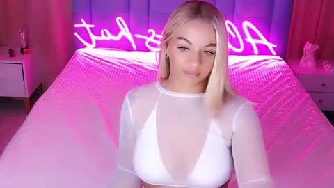 Snapshot of allwayshottt chatting on 9, 11, 2025 AlwaysHot online show from 9, 11, 2025