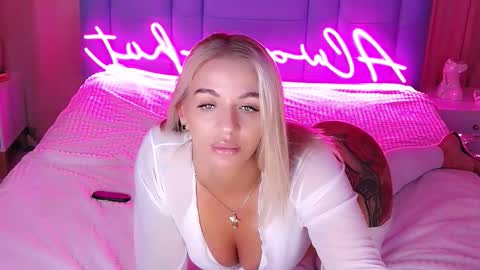 Snapshot of allwayshottt chatting on 13, 11, 2025 AlwaysHot online show from 13, 11, 2025