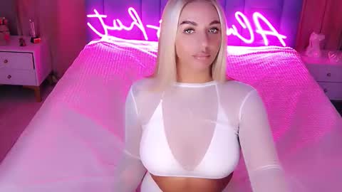 Snapshot of allwayshottt chatting on 19, 11, 2025 AlwaysHot online show from 19, 11, 2025