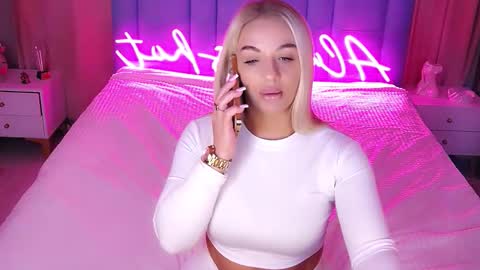 Snapshot of allwayshottt chatting on 21, 11, 2025 AlwaysHot online show from 21, 11, 2025