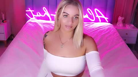 Snapshot of allwayshottt chatting on 25, 11, 2025 AlwaysHot online show from 25, 11, 2025