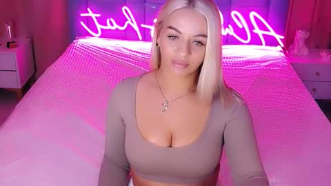 Snapshot of allwayshottt chatting on 3, 12, 2025 AlwaysHot online show from 3, 12, 2025