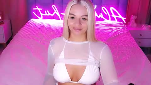 Snapshot of allwayshottt chatting on 5, 12, 2025 AlwaysHot online show from 5, 12, 2025