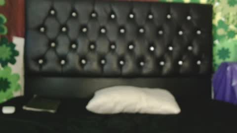 Allys xoxo online show from 3, 2, 2025