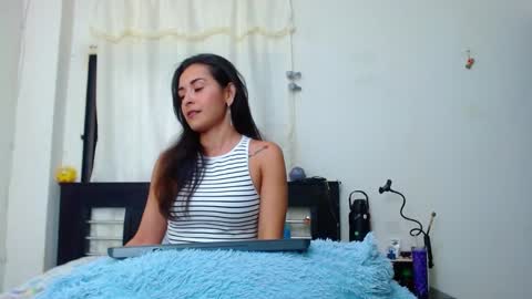 Snapshot of allyson_collins_ chatting on 7, 1, 2025 Allyson collins online show from 7, 1, 2025