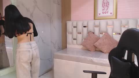 Allysa  online show from 15, 9, 2025