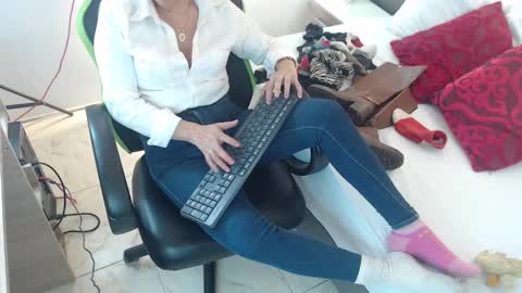 ALMA FENIX  online show from 13, 2, 2025