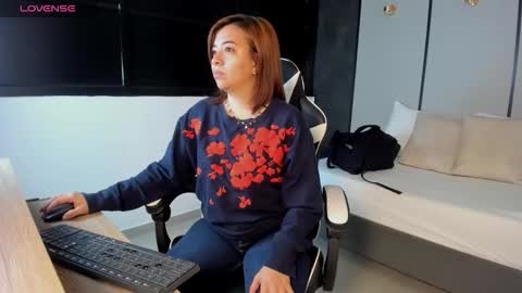 ALMA FENIX  online show from 17, 10, 2025