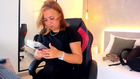 ALMA FENIX  online show from 12, 11, 2025