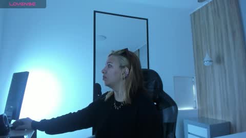 ALMA FENIX  online show from 3, 12, 2025