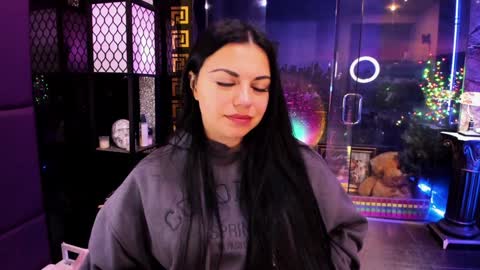 Snapshot of alma_pearl chatting on 30, 10, 2025 Alma online show from 30, 10, 2025