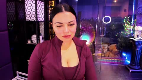 Snapshot of alma_pearl chatting on 4, 11, 2025 Alma online show from 4, 11, 2025