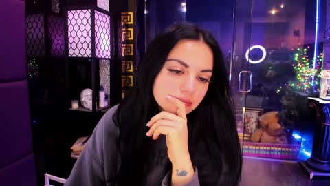 Snapshot of alma_pearl chatting on 6, 11, 2025 Alma online show from 6, 11, 2025