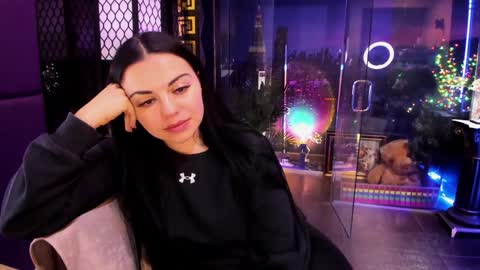 Snapshot of alma_pearl chatting on 9, 11, 2025 Alma online show from 9, 11, 2025