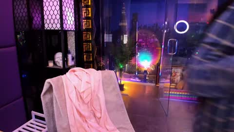 Snapshot of alma_pearl chatting on 19, 11, 2025 Alma online show from 19, 11, 2025