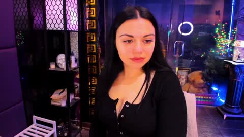 Snapshot of alma_pearl chatting on 21, 11, 2025 Alma online show from 21, 11, 2025