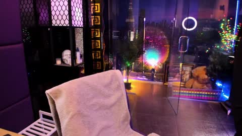 Snapshot of alma_pearl chatting on 22, 11, 2025 Alma online show from 22, 11, 2025