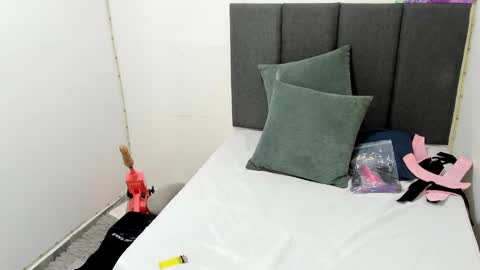 Snapshot of almaa__ chatting on 11, 2, 2025 Alma online show from 11, 2, 2025