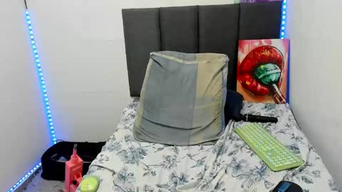 Snapshot of almaa__ chatting on 6, 3, 2025 Alma online show from 6, 3, 2025