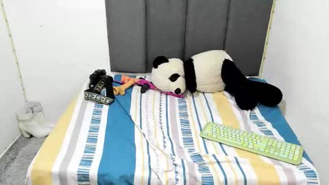 Snapshot of almaa__ chatting on 9, 10, 2025 Alma online show from 9, 10, 2025