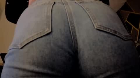 Snapshot of almma_ chatting on 21, 10, 2025 ALMMA online show from 21, 10, 2025