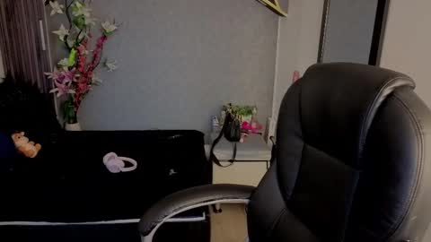 Snapshot of almma_ chatting on 22, 10, 2025 ALMMA online show from 22, 10, 2025