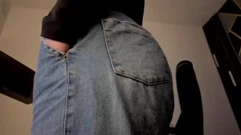 Snapshot of almma_ chatting on 28, 11, 2025 ALMMA online show from 28, 11, 2025