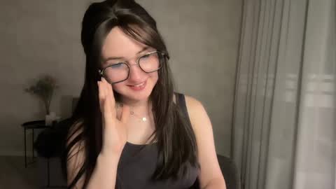 Snapshot of almostinnocent_ chatting on 7, 5, 2026 Anna online show from 7, 5, 2026