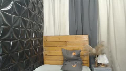 your asian dominantrix kneelobeyan beg online show from 20, 4, 2026