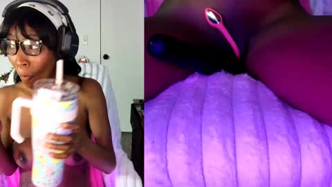 Snapshot of alys_at_college chatting on 6, 10, 2025 Sweet Alys online show from 6, 10, 2025