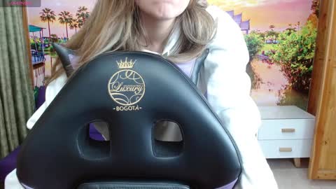 Snapshot of alyy_cute chatting on 7, 1, 2025 Alyy online show from 7, 1, 2025