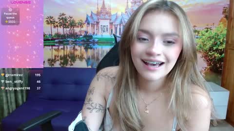 Snapshot of alyy_cute chatting on 8, 1, 2025 Alyy online show from 8, 1, 2025